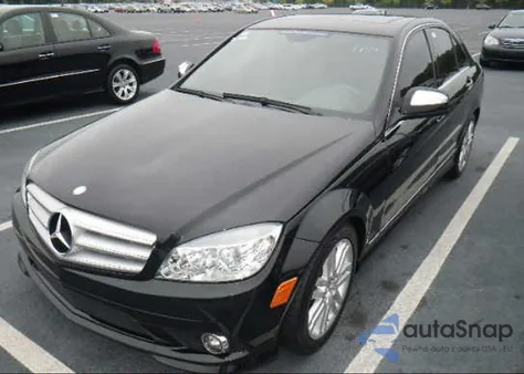 2009 Mercedes-Benz C300 z USA, uszkodzony, nr VIN WDDGF54X99R062058